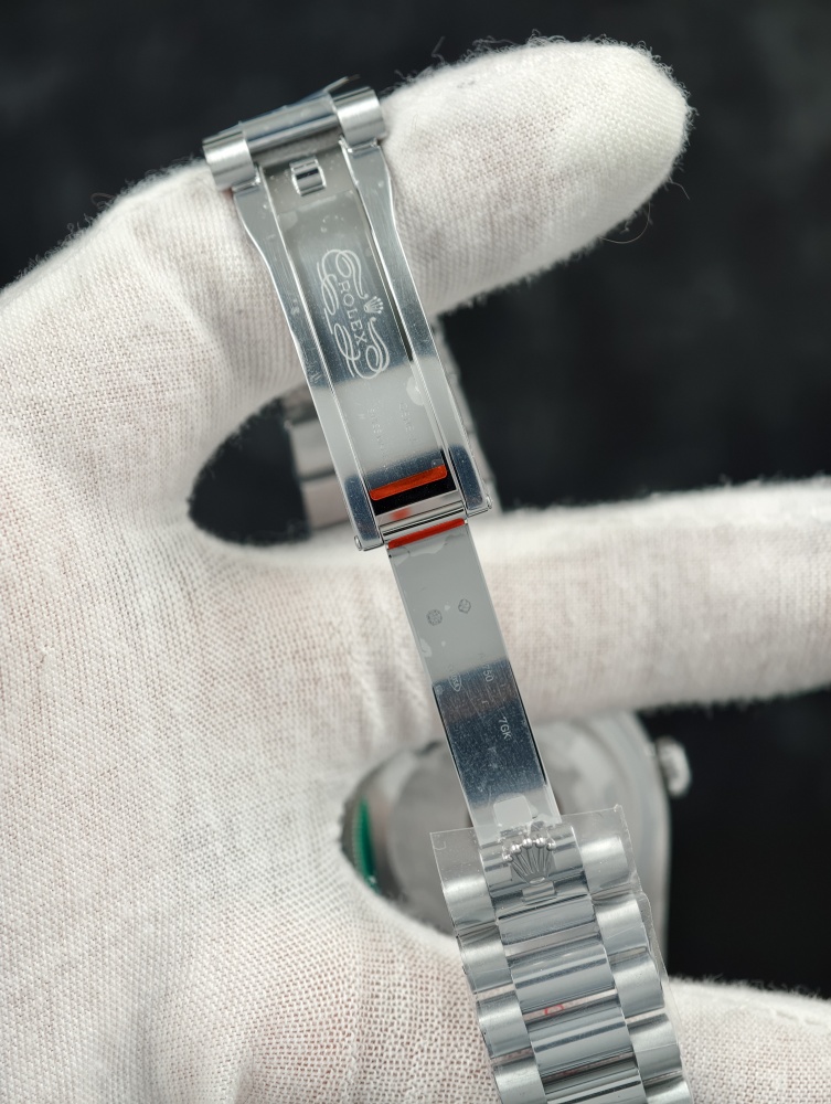 QF V9 Day-Date 40mm White Gold Green Dial – JH3255 Free-Sprung Super Clone 210g