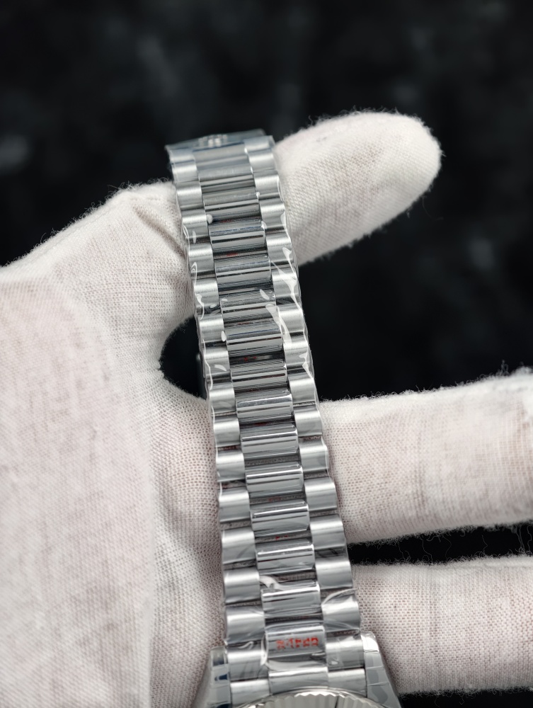 QF V9 Day-Date 40mm White Gold Green Dial – JH3255 Free-Sprung Super Clone 210g