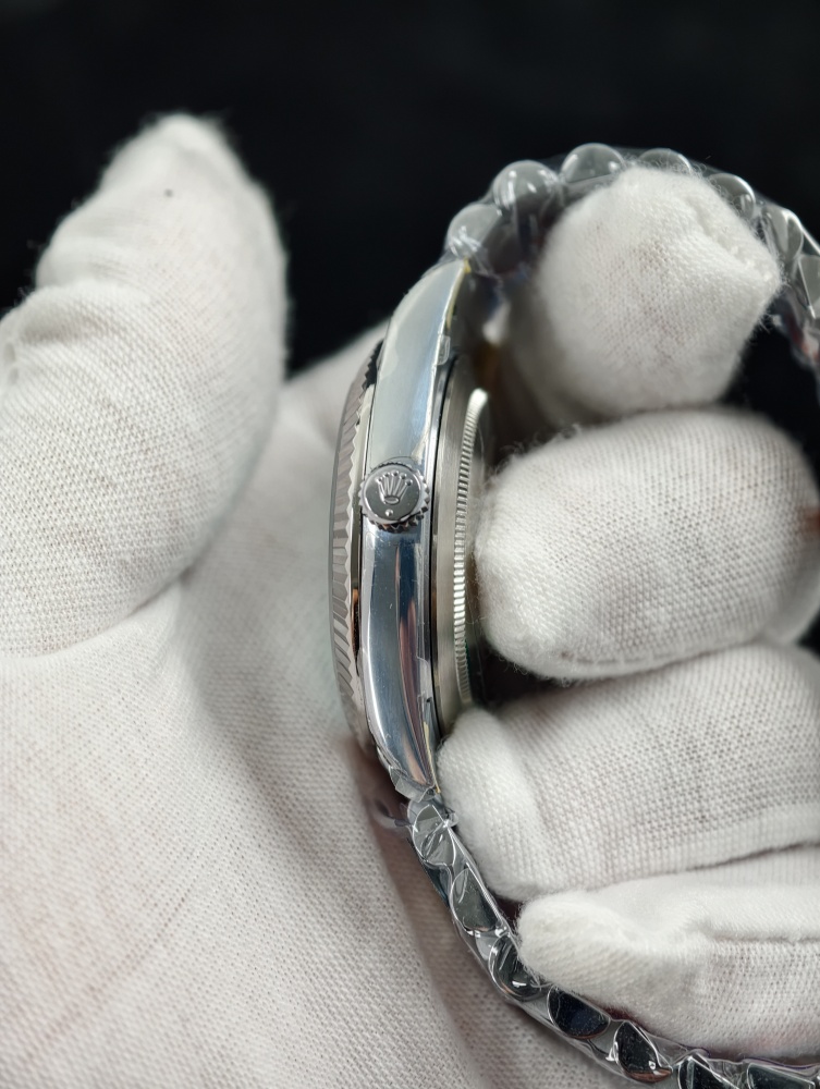 QF V9 Day-Date 40mm White Gold Platinum Dial – 210g JH3255 Free-Sprung Super Clone