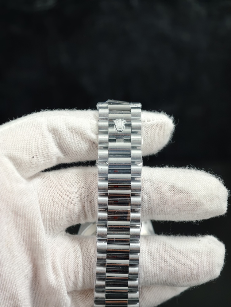 QF V9 Day-Date 40mm White Gold Platinum Dial – 210g JH3255 Free-Sprung Super Clone