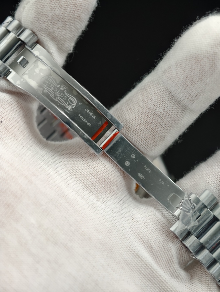 QF V9 Day-Date 40mm White Gold Platinum Dial – 210g JH3255 Free-Sprung Super Clone