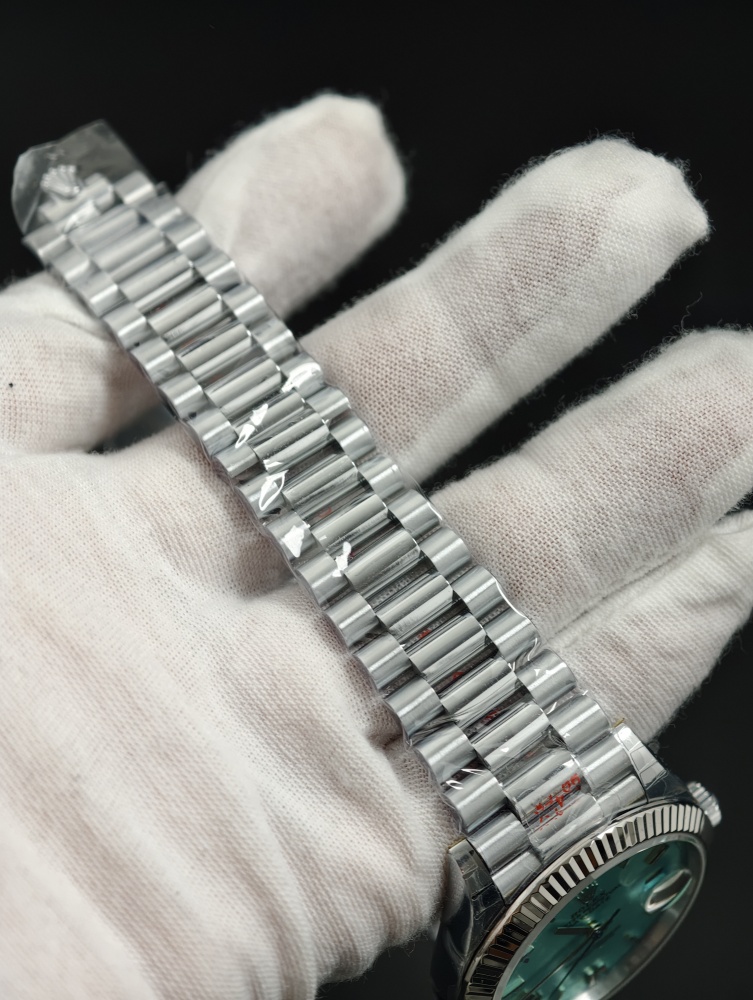 QF V9 Day-Date 40mm White Gold Platinum Dial – 210g JH3255 Free-Sprung Super Clone