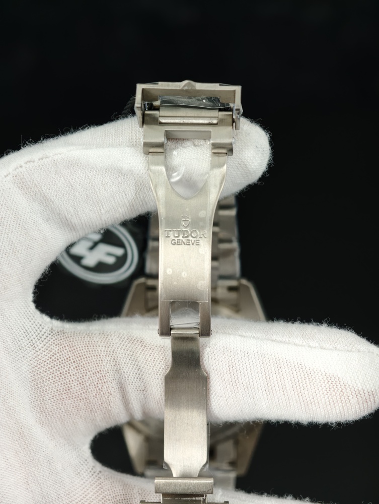 ZF Pelagos Ultra | 43mm | A2892 Automatic Movement | Titanium