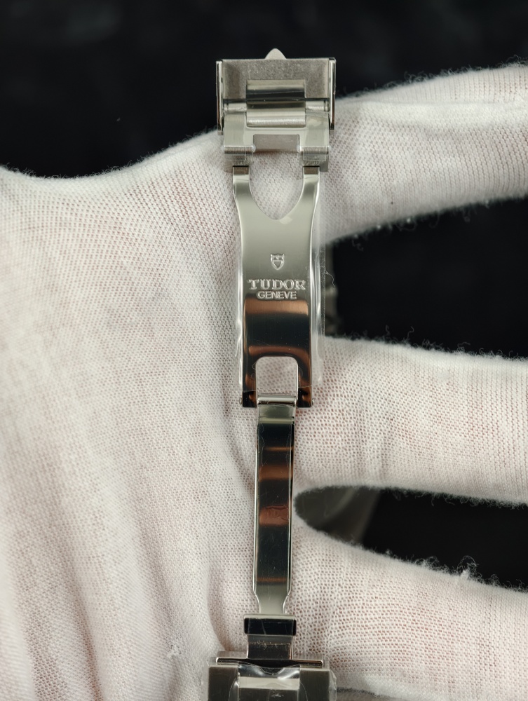 ZF Black Bay 58 Burgundy Oyster Bracelet