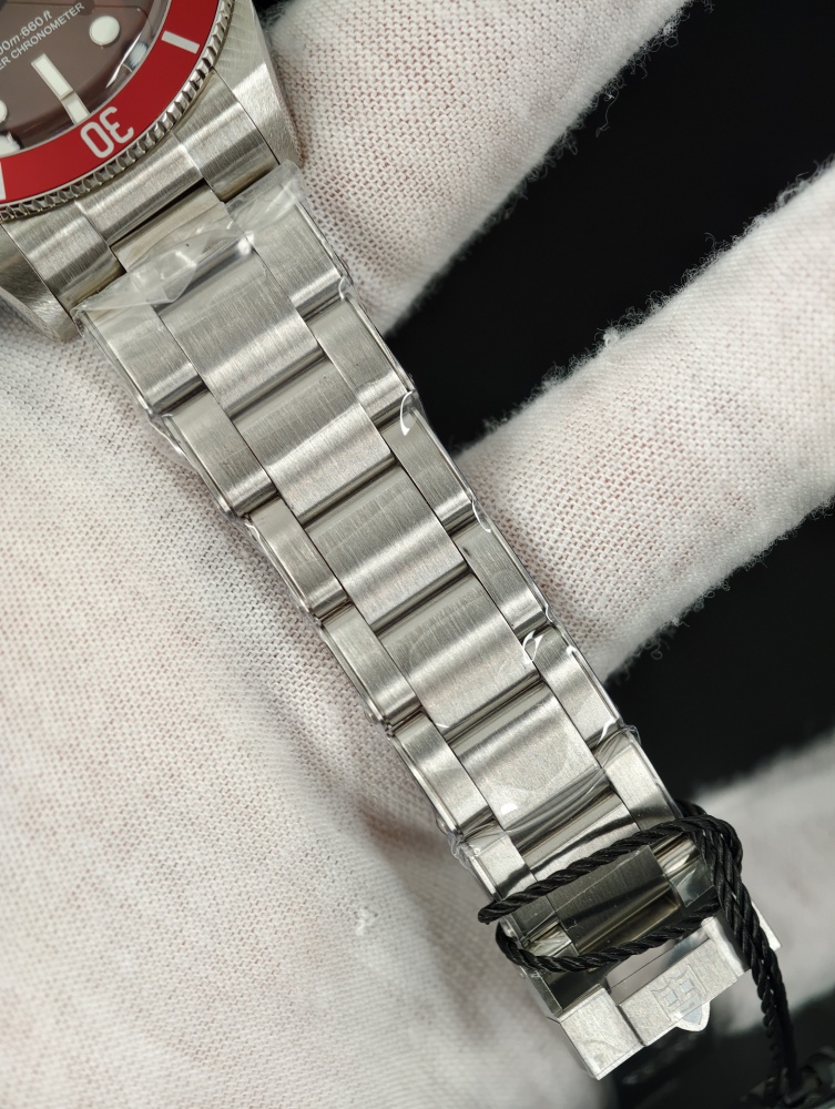 ZF Black Bay 58 Burgundy Oyster Bracelet