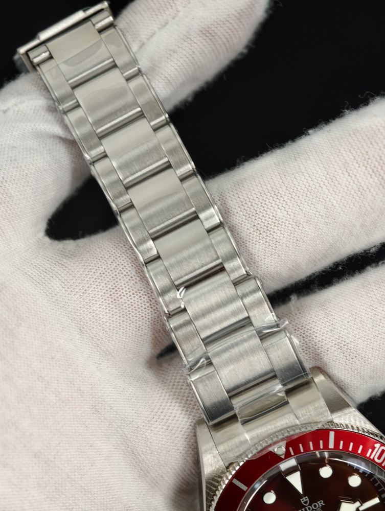 ZF Black Bay 58 Burgundy Oyster Bracelet
