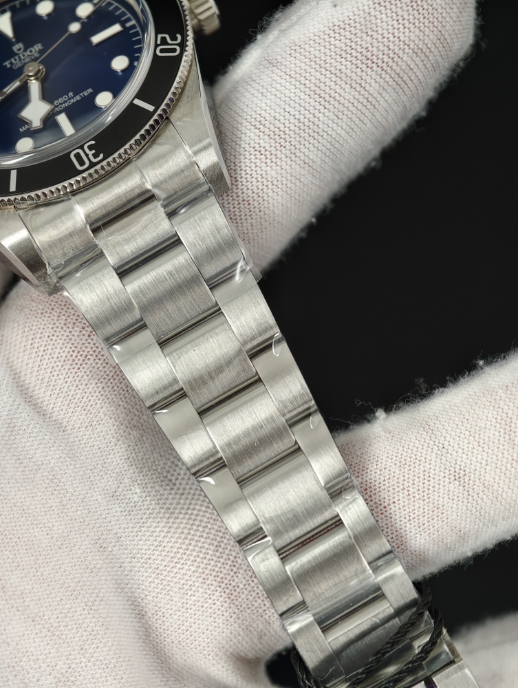 ZF Tudor Black Bay 68 43mm Blue Dial – A2824 Automatic Movement