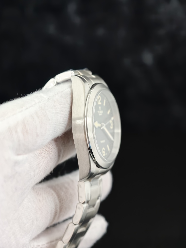 V2F Tudor Ranger 39mm Black Dial – Automatic Movement