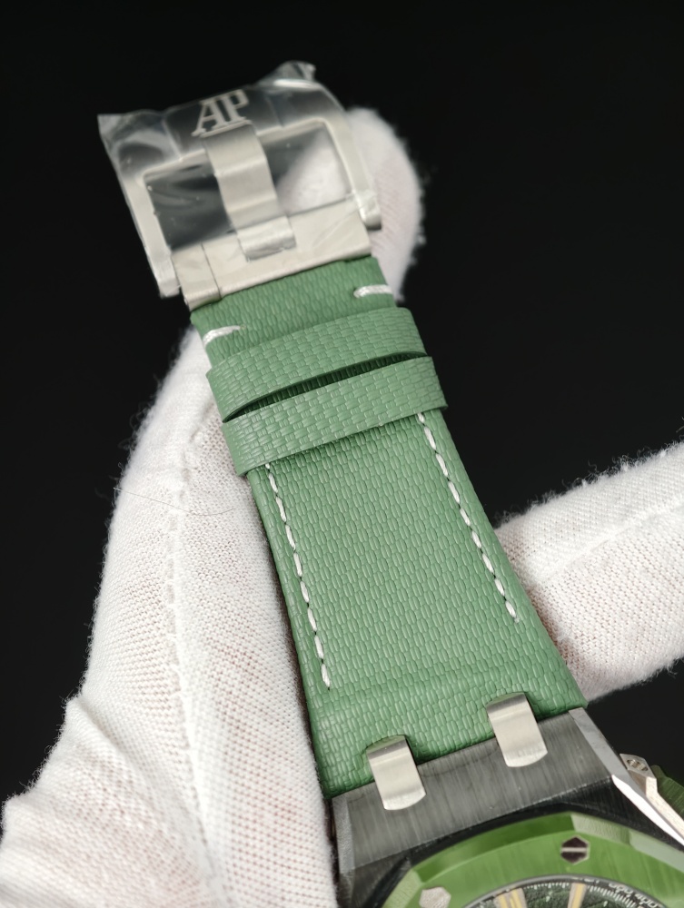 APP Royal Oak Offshore 26420CE 43mm Green Ceramic – Automatic Flyback Chronograph