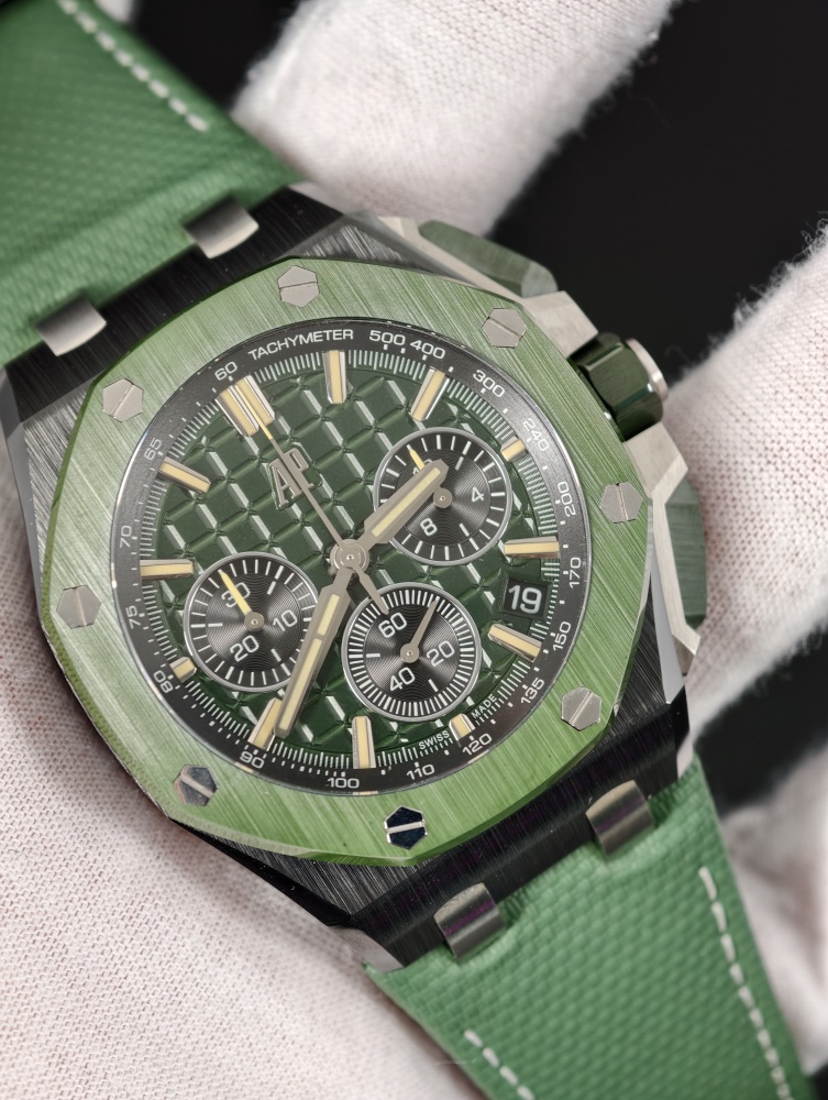 APP Royal Oak Offshore 26420CE 43mm Green Ceramic – Automatic Flyback Chronograph