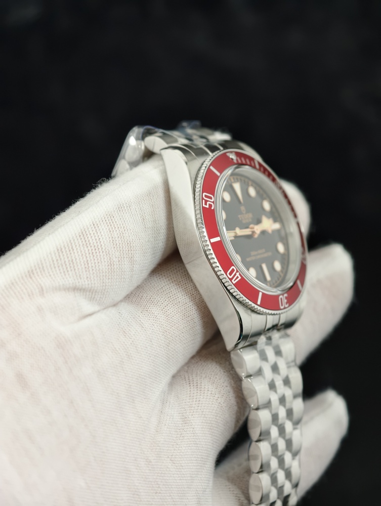 ZF Black Bay 58 GMT Black & Burgundy | 39mm | A2824 Automatic Movement