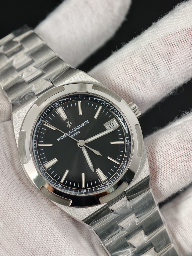 PPF Overseas 4500V 41mm Black Dial – Stainless Steel Bracelet + Extra Black Rubber Strap