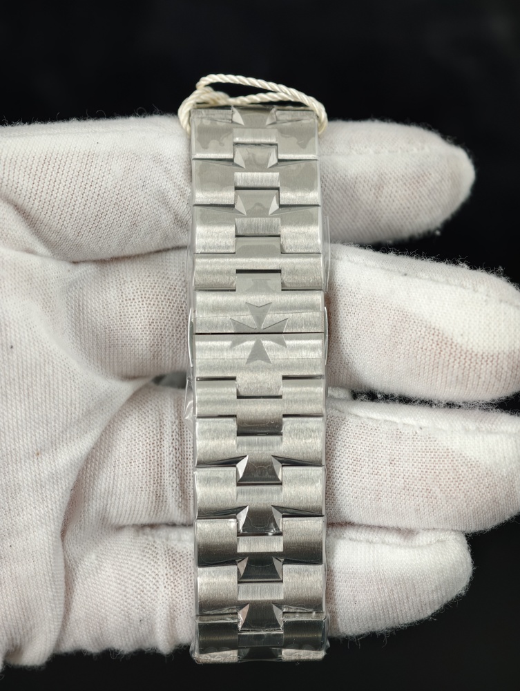PPF Overseas 4500V 41mm Silver Dial – Stainless Steel Bracelet + Extra Black Rubber Strap