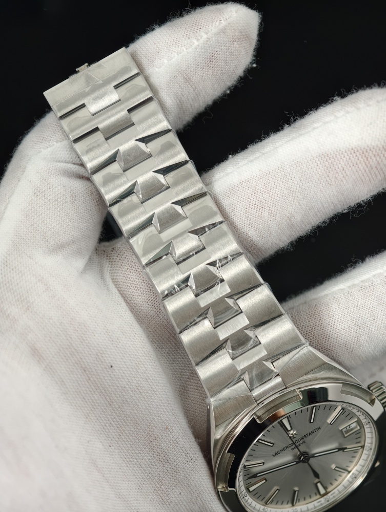 PPF Overseas 4500V 41mm Silver Dial – Stainless Steel Bracelet + Extra Black Rubber Strap