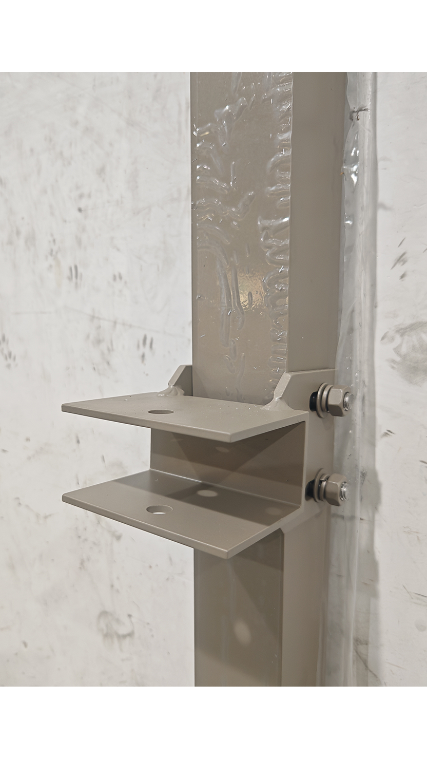 Post-mounted bracket detail