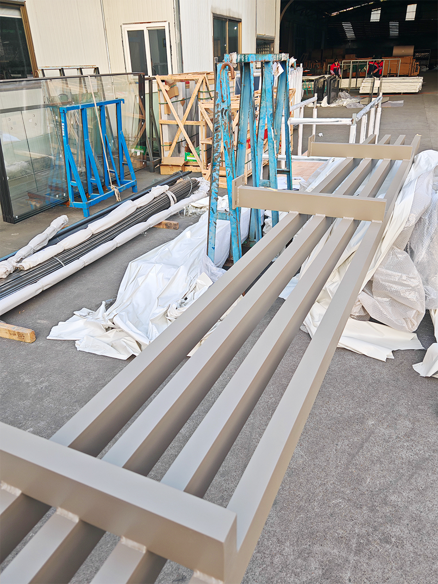 Finished aluminum horizontal batten arrangement