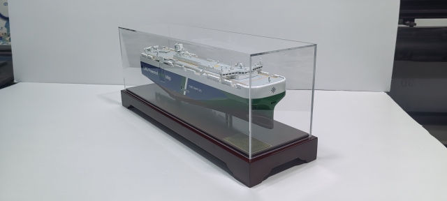 ELECTRIC STAR LNG Powered PCTC Pure Car & Truck Carrier Scale Model,Dandong Maoyang International Trading Co., Ltd.,LNG Powered PCTC Pure Car /Truck Carrier Physical Ship Model