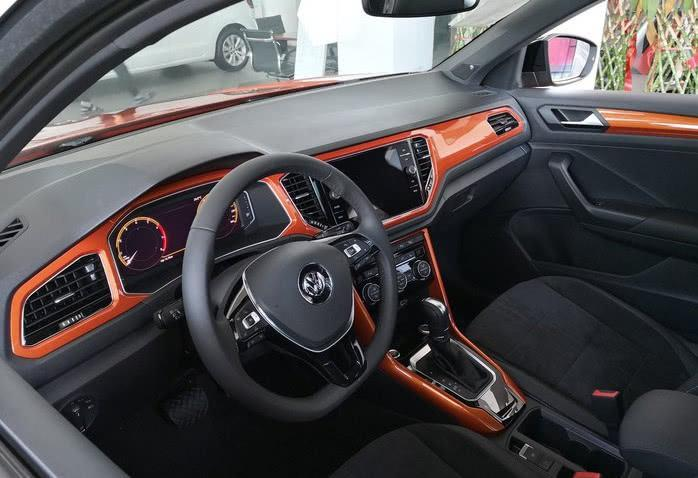 Volkswagen T-Roc,,Volkswagen T-Roc