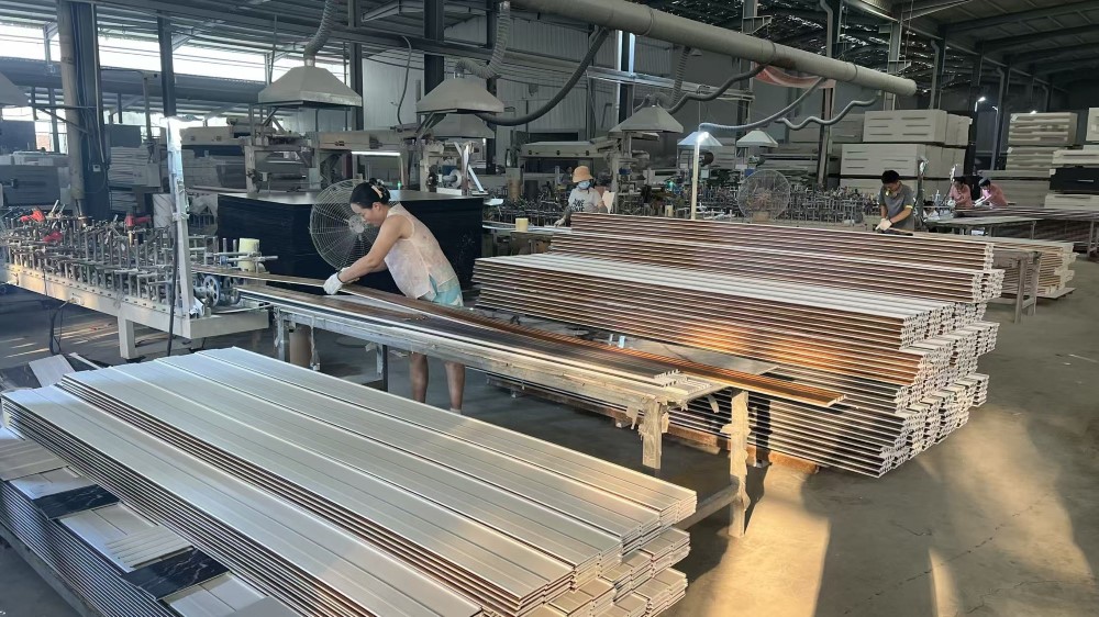 Laminating workshop - hot melt laminating machine