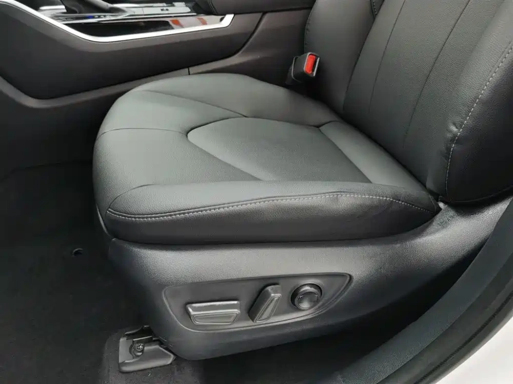 Toyota Highlander 2023 2.5L Smart Hybrid Dual Engine AWD Luxury 7-Seater