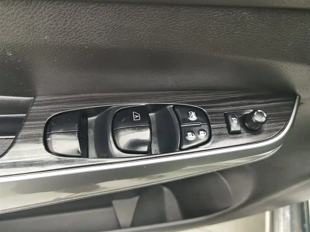 Nissan Terra 2018 2.5L Automatic 2WD Smart Enjoy Edition