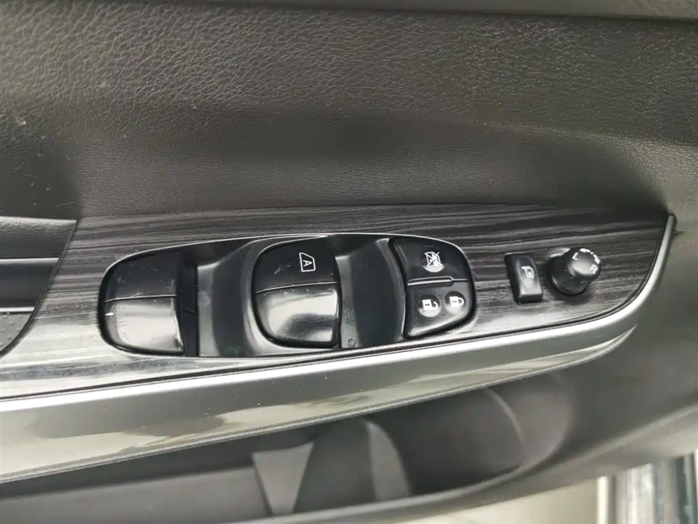 Nissan Terra 2018 2.5L Automatic 2WD Smart Enjoy Edition