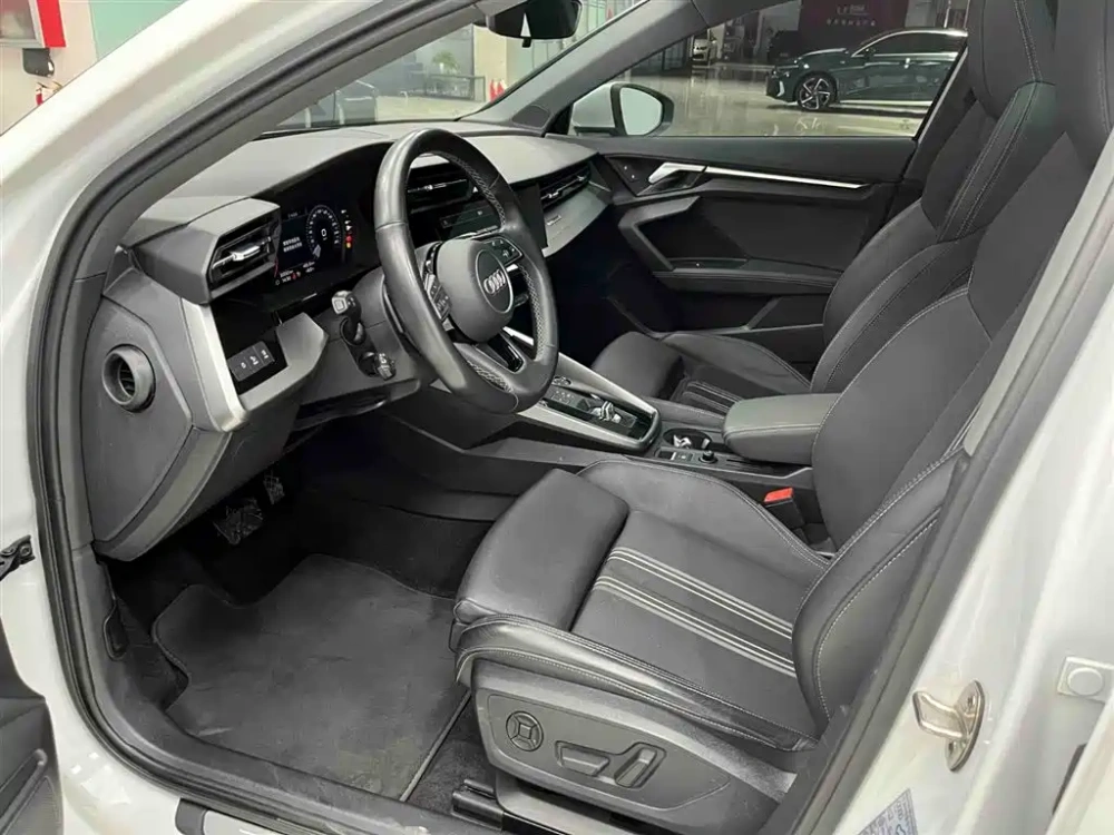 Audi Audi A3 2023 Facelift Sportback 35 TFSI Fashion Sport