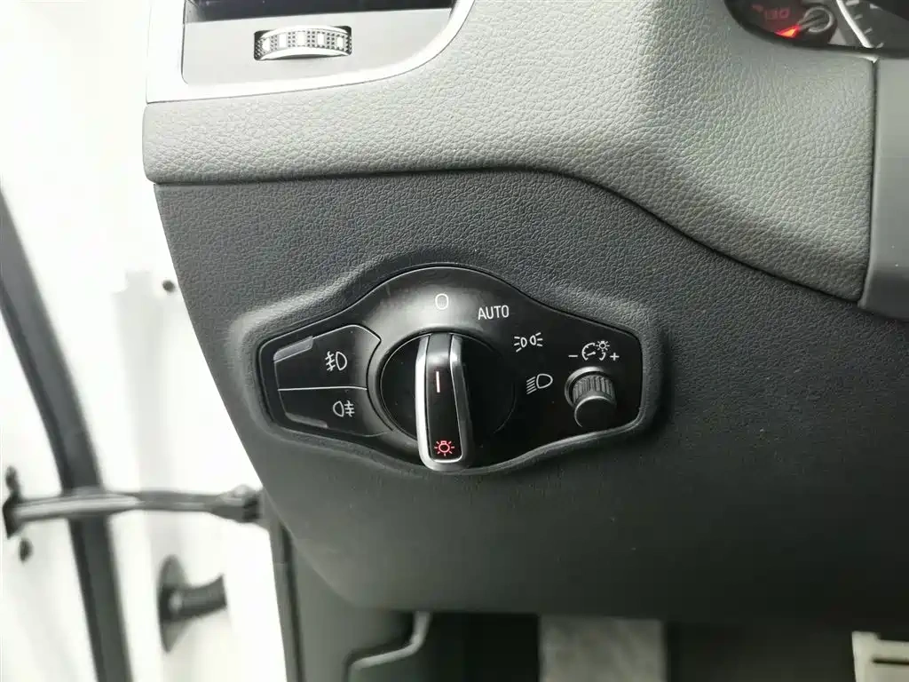 Audi Audi Q5 2016 40 TFSI Technology Model