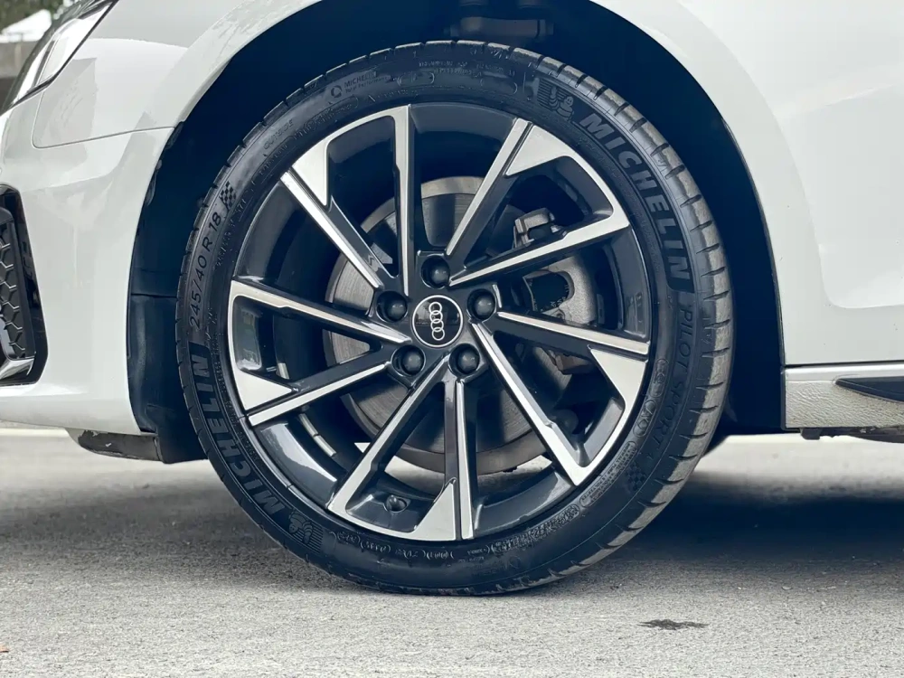 Audi Audi A4L 2023 40 TFSI Luxury Sport