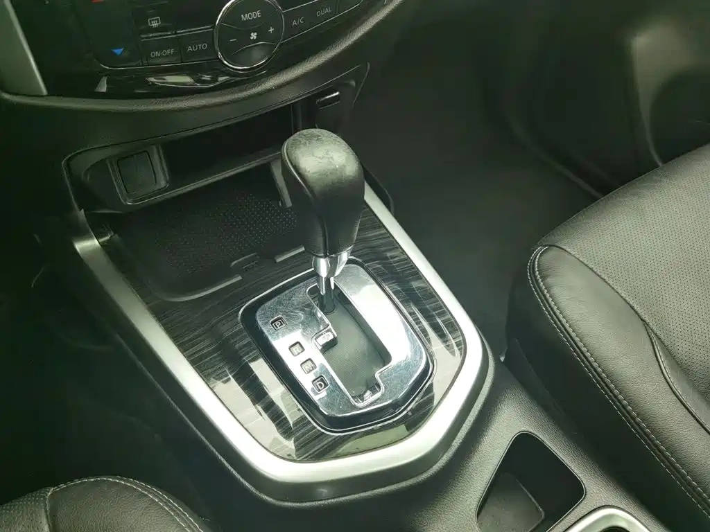Nissan Terra 2018 2.5L Automatic 2WD Smart Enjoy Edition