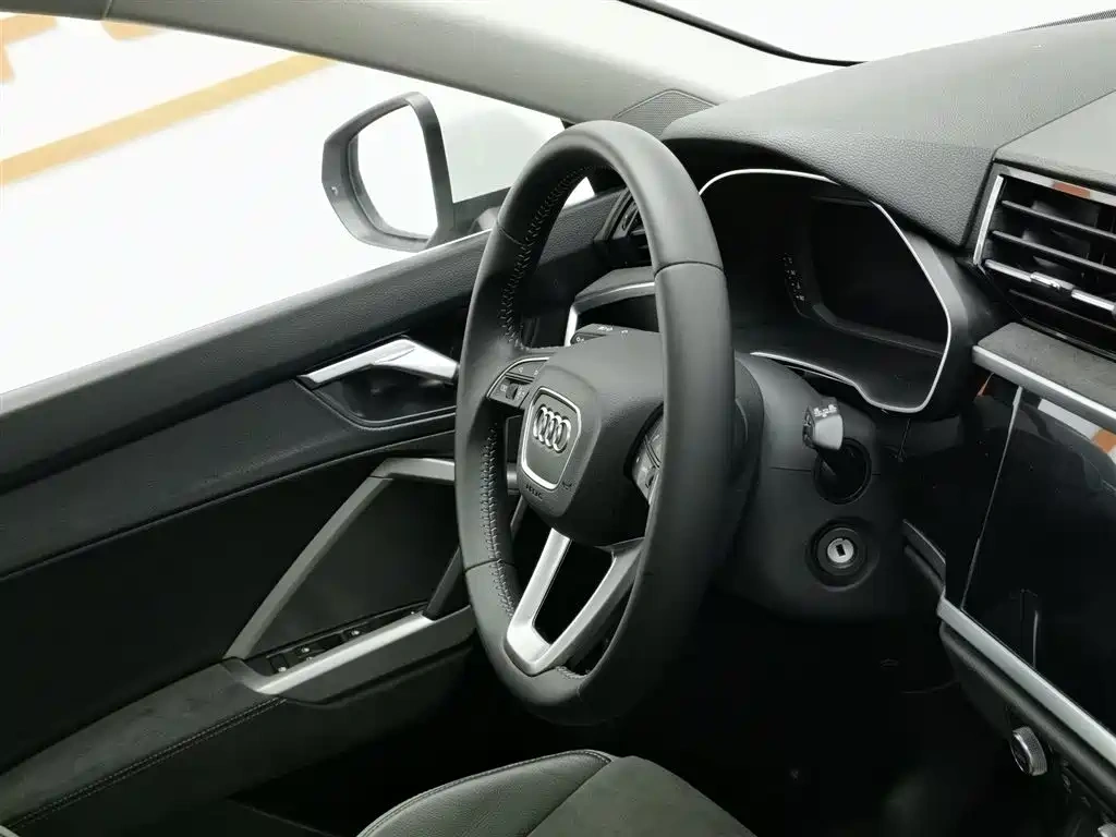 Audi Audi Q3 2021 35 TFSI Progressive Sport