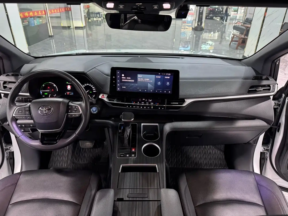 Toyota Toyota Sienna 2024 2.5L Hybrid Ultimate Premium Edition