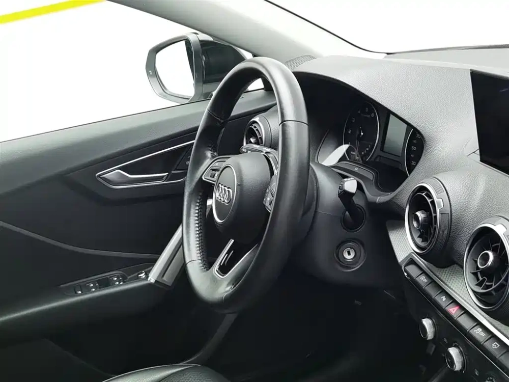 Audi Audi Q2L 2020 35 TFSI Progressive Dynamic Model