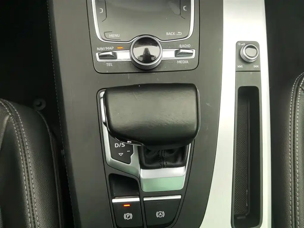 Audi Audi Q5L 2020 Facelift 40 TFSI Honor Fashion
