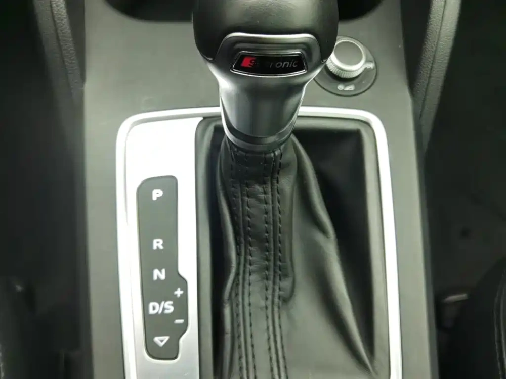 Audi Audi Q2L 2020 35 TFSI Progressive Dynamic Model