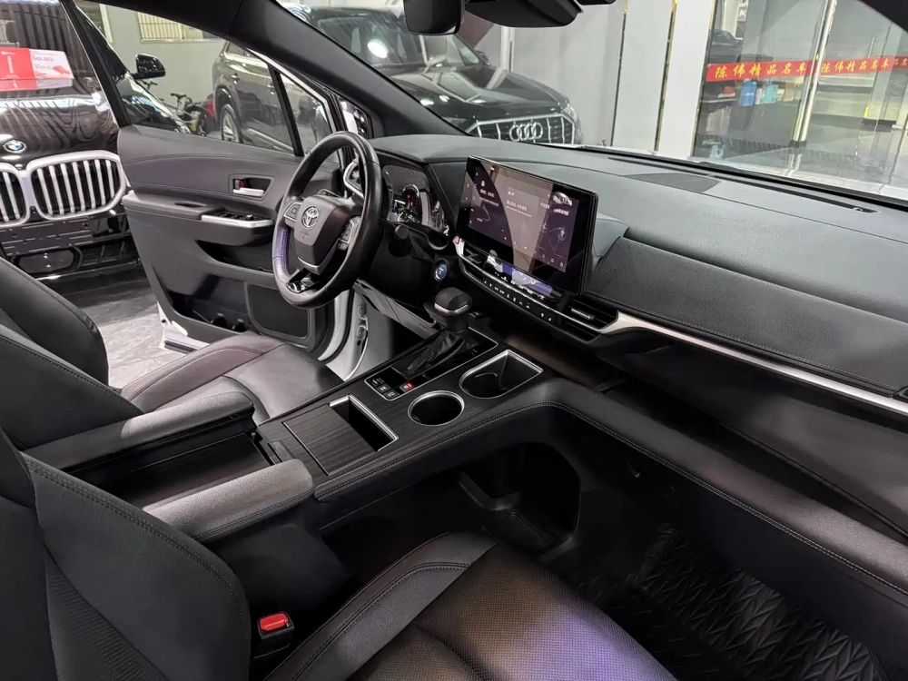 Toyota Toyota Sienna 2024 2.5L Hybrid Ultimate Premium Edition