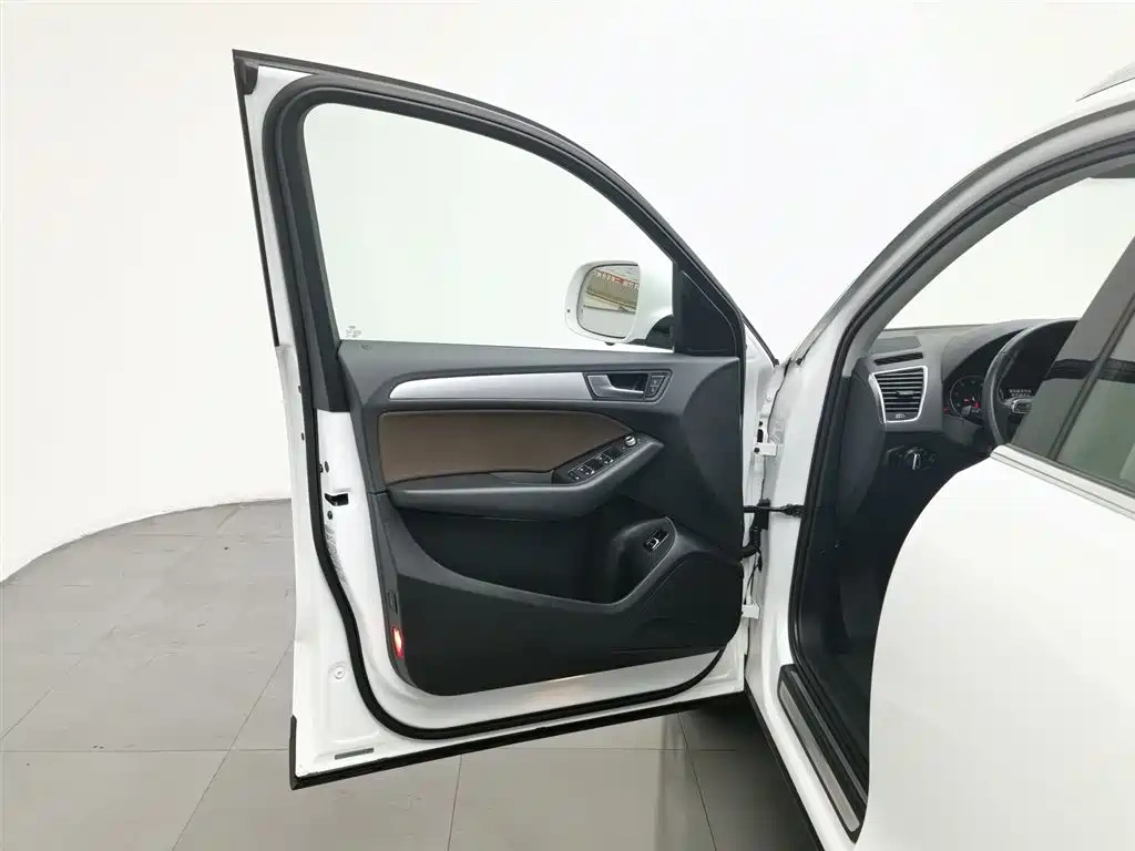 Audi Audi Q5 2016 40 TFSI Technology Model