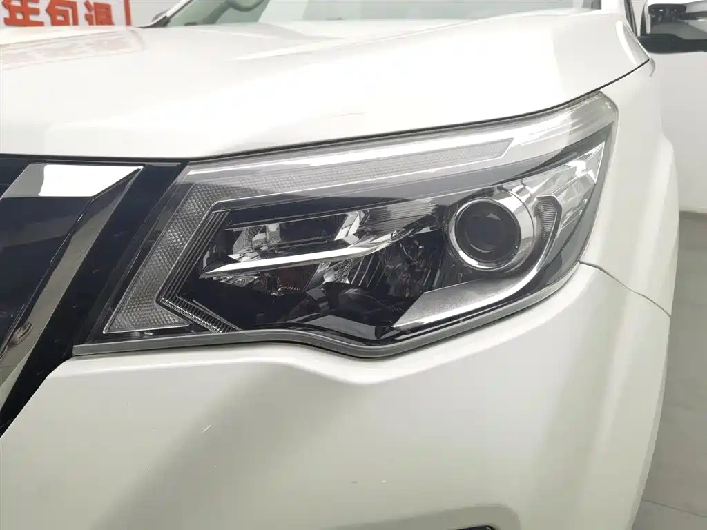 Nissan Terra 2018 2.5L Automatic 2WD Smart Enjoy Edition