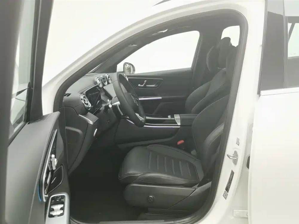 Mercedes-Benz Mercedes-Benz GLC 2023 GLC 260 L 4MATIC Luxury 5-Seater