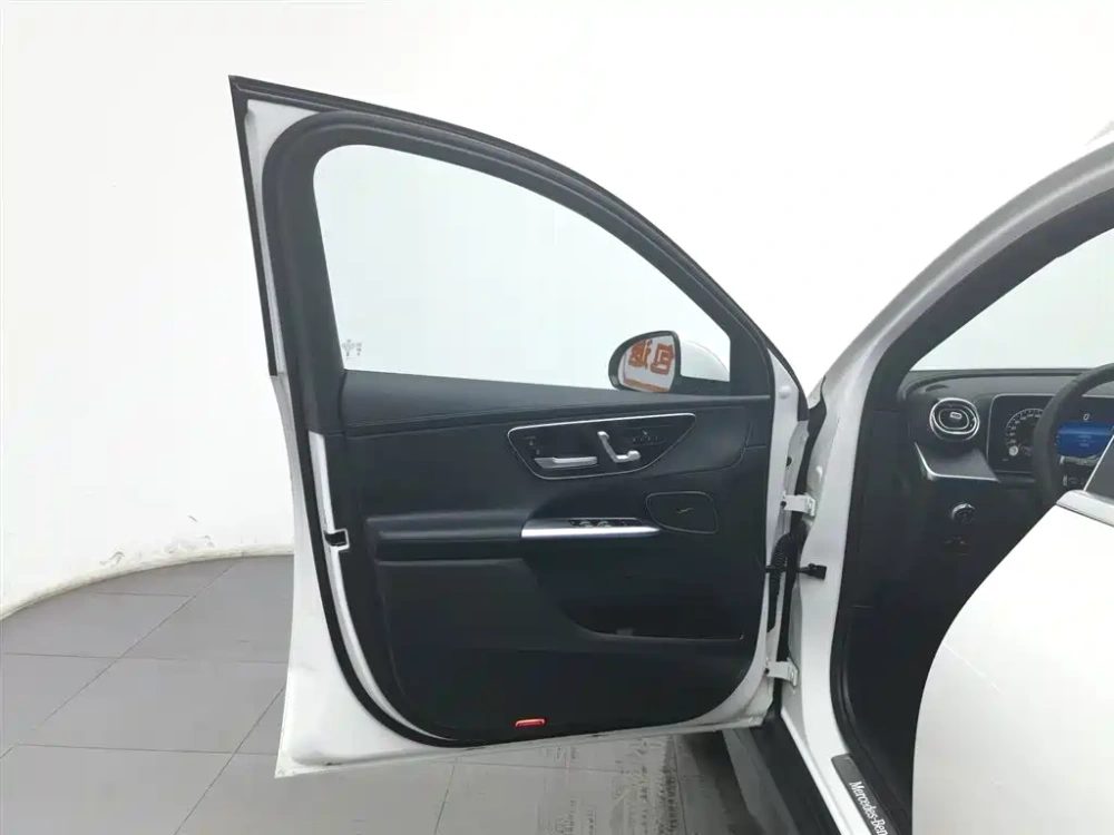 Mercedes-Benz Mercedes-Benz GLC 2023 GLC 260 L 4MATIC Luxury 5-Seater