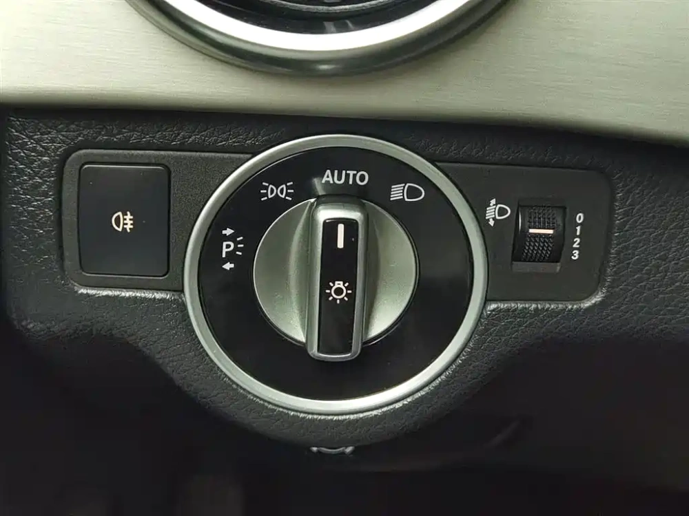 Mercedes-Benz Mercedes-Benz GLK-Class 2015 GLK 260 4MATIC Dynamic Ultimate Edition