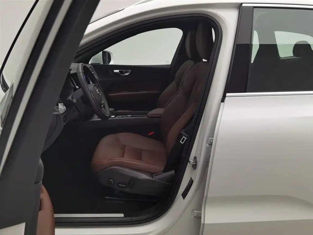 Volvo Volvo XC60 2025 B5 AWD Smart Luxury Edition