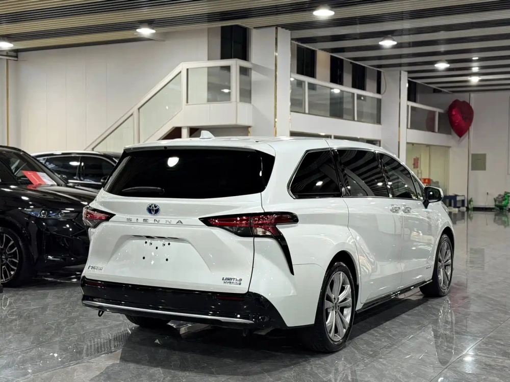 Toyota Toyota Sienna 2024 2.5L Hybrid Ultimate Premium Edition