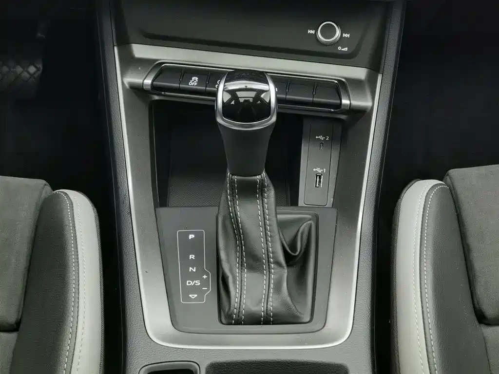 Audi Audi Q3 2021 35 TFSI Progressive Sport