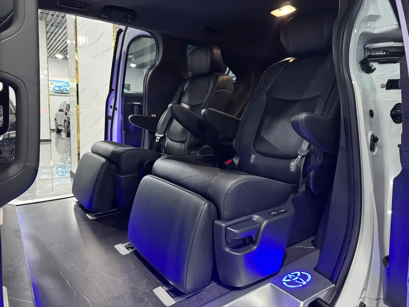 Toyota Toyota Sienna 2024 2.5L Hybrid Ultimate Premium Edition