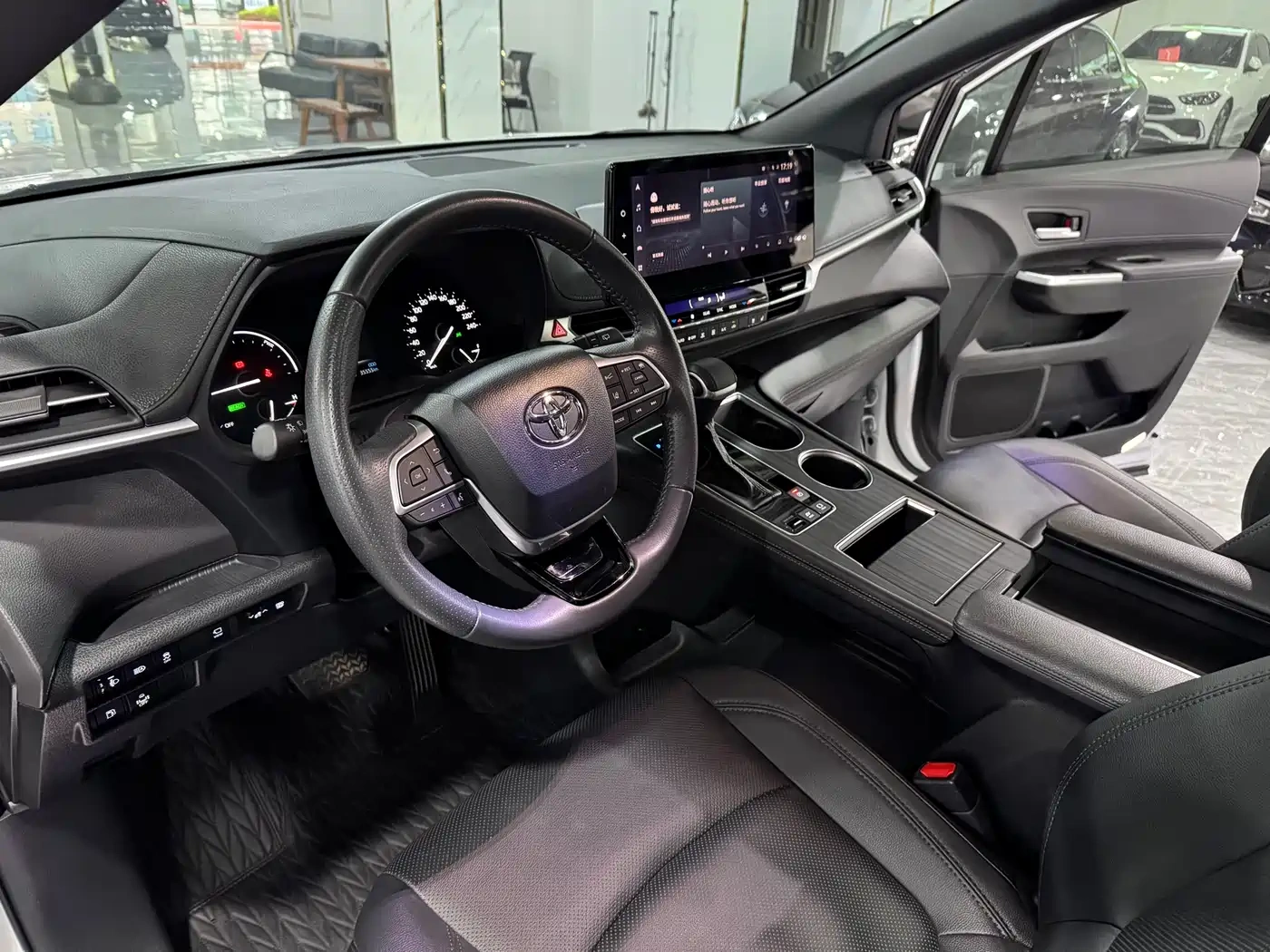 Toyota Toyota Sienna 2024 2.5L Hybrid Ultimate Premium Edition