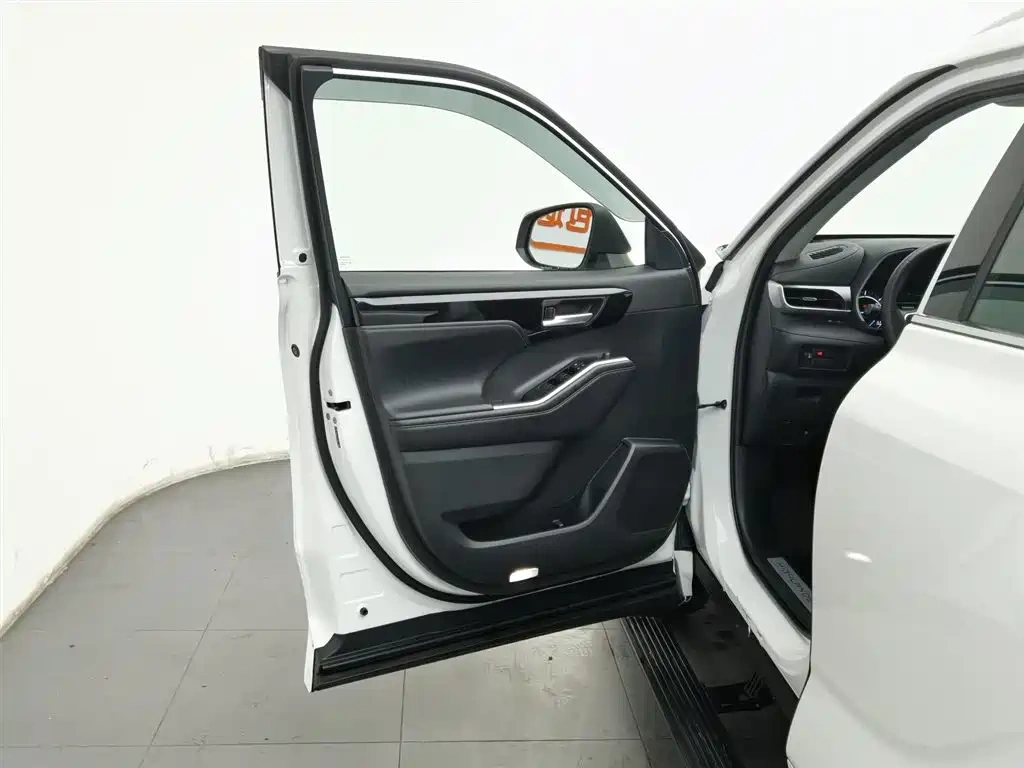 Toyota Highlander 2023 2.5L Smart Hybrid Dual Engine AWD Luxury 7-Seater
