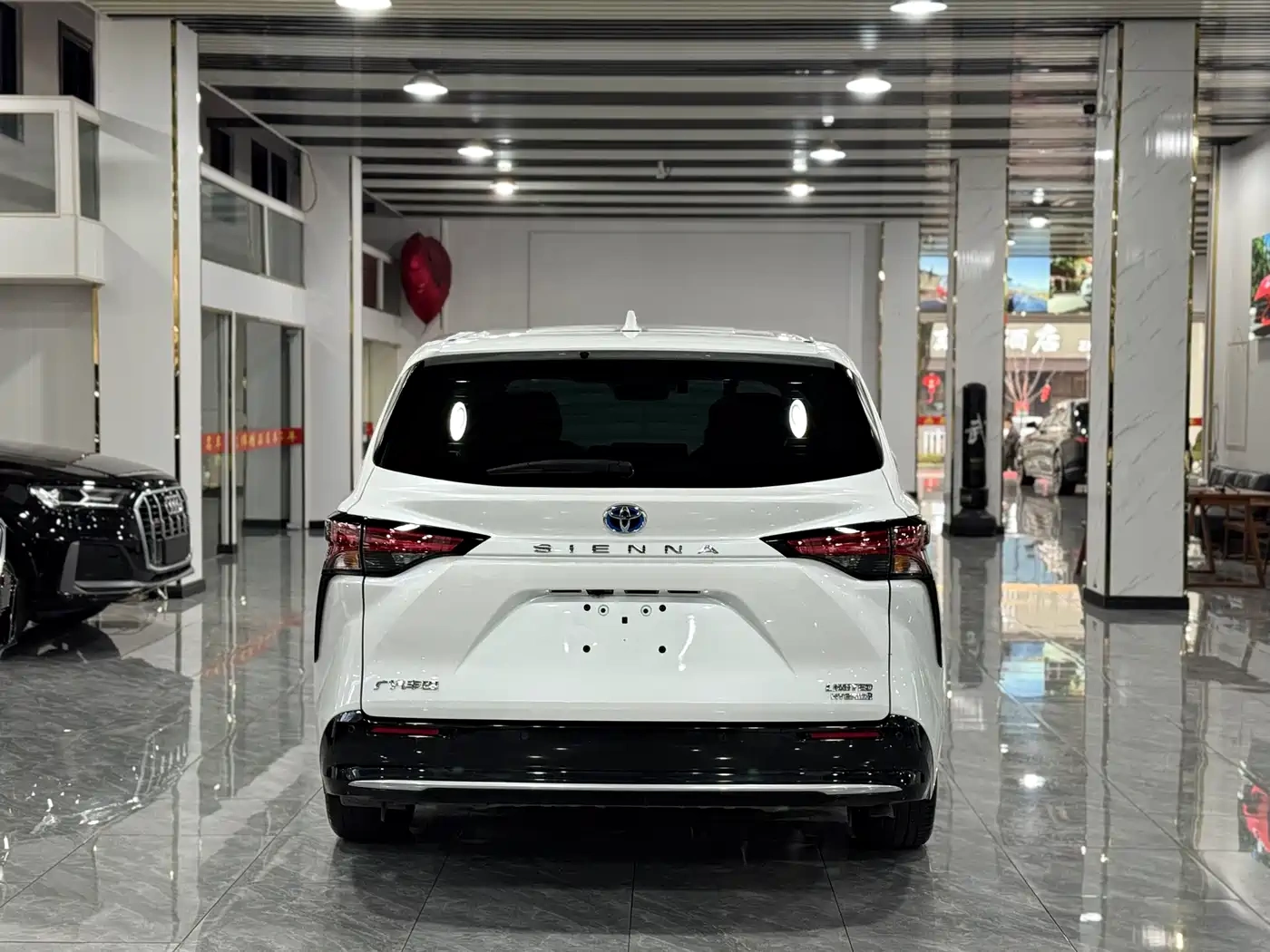 Toyota Toyota Sienna 2024 2.5L Hybrid Ultimate Premium Edition