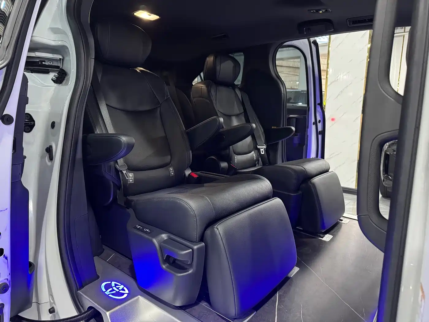 Toyota Toyota Sienna 2024 2.5L Hybrid Ultimate Premium Edition