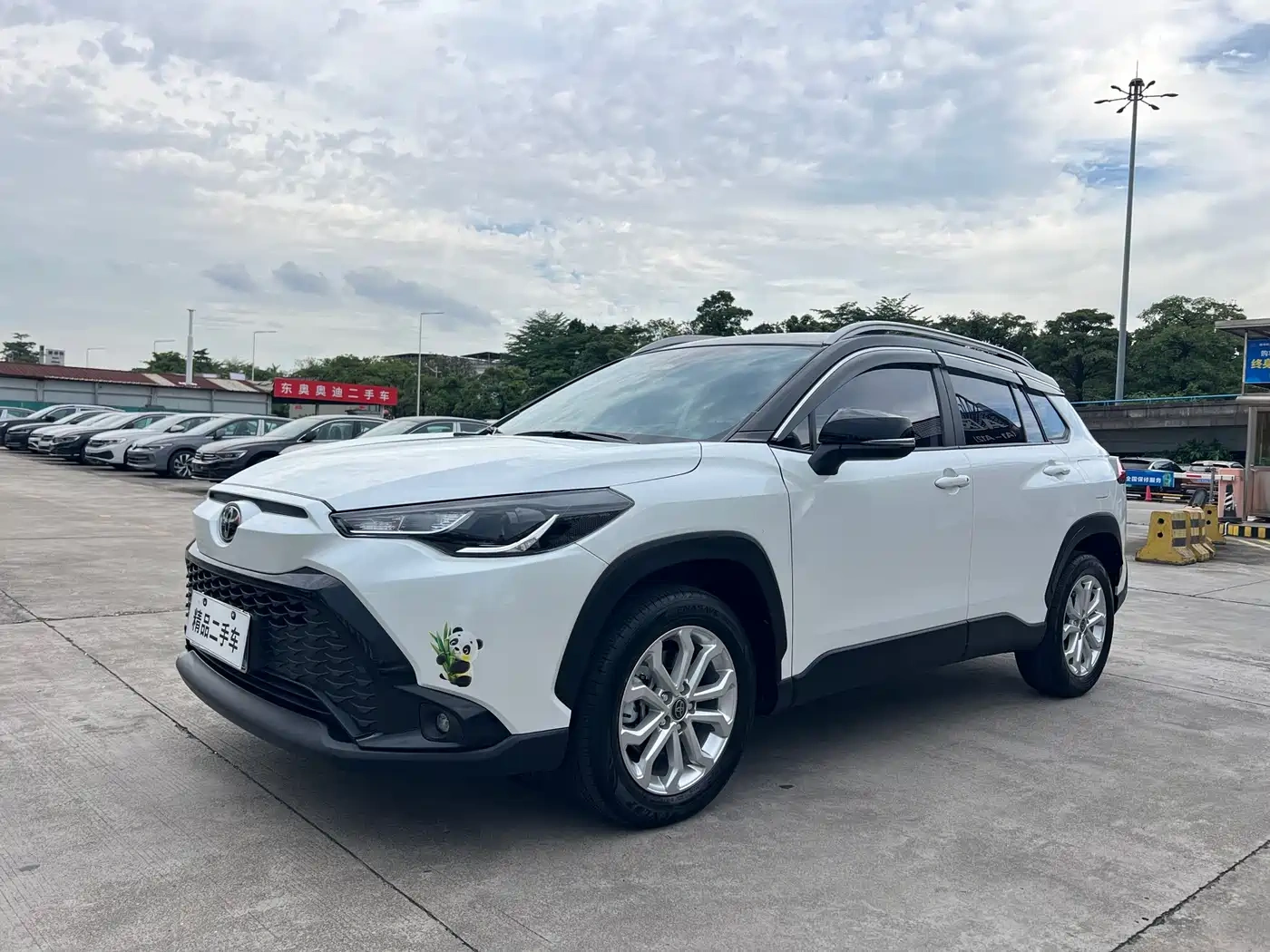Toyota Frontlander 2024 2.0L CVT Leading Edition